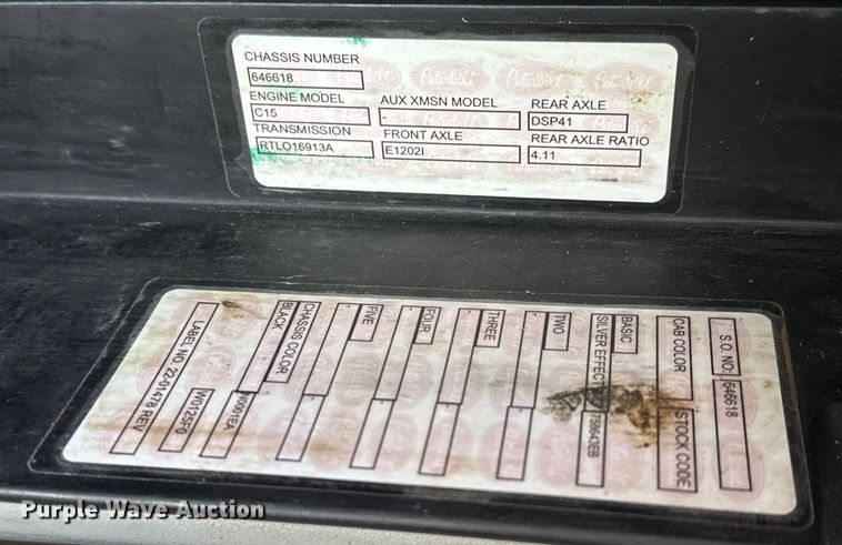 image for item ET1533 2006 Peterbilt 379 Semi truck