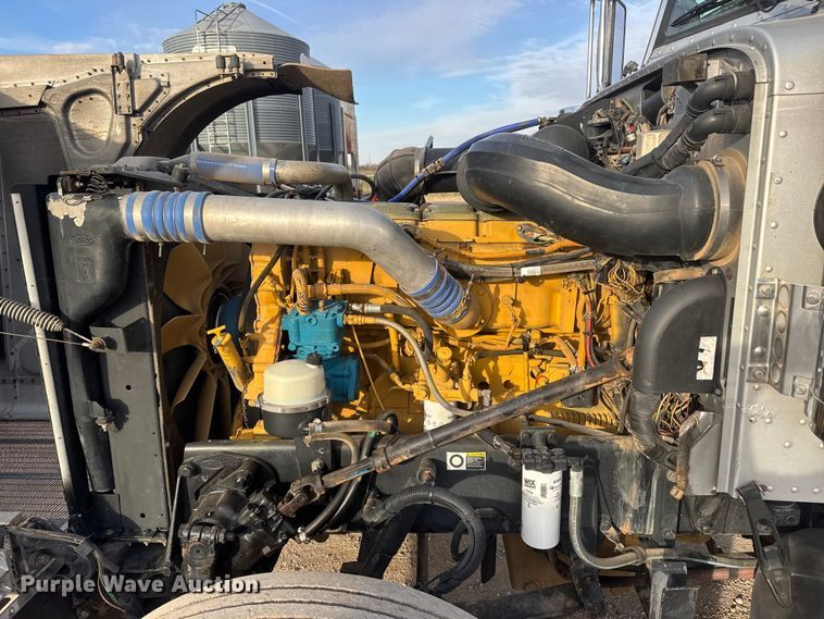 image for item ET1533 2006 Peterbilt 379 Semi truck