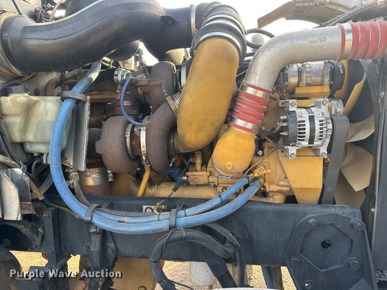 image for item ET1533 2006 Peterbilt 379 Semi truck