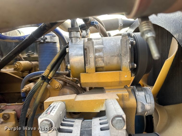 image for item ET1533 2006 Peterbilt 379 Semi truck