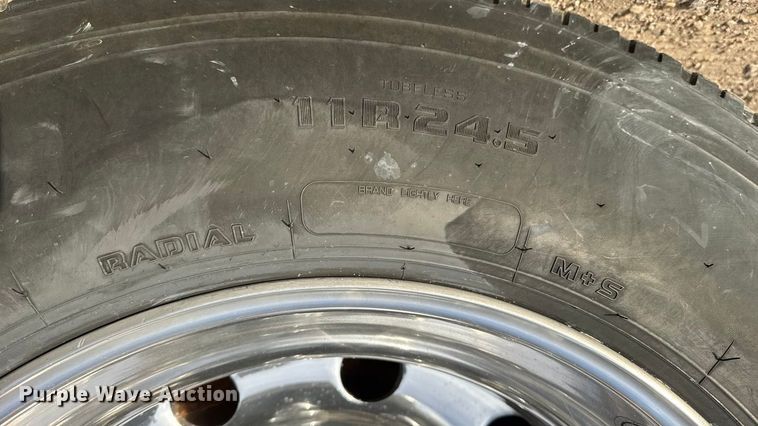 image for item ET1533 2006 Peterbilt 379 Semi truck