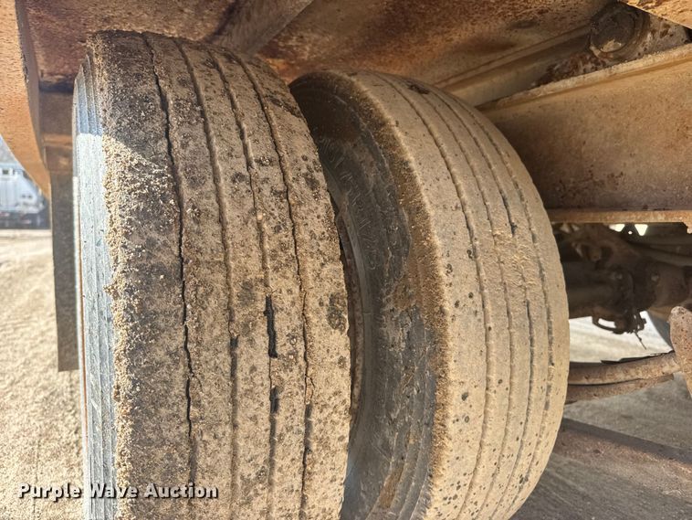 image for item ET1542 2005 Trail King TKT50 tilt deck equipment trailer