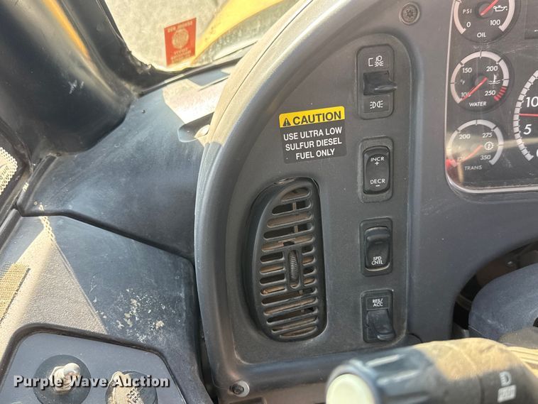 image for item ET1545 2009 Thomas Saf-T-Liner C2 school bus