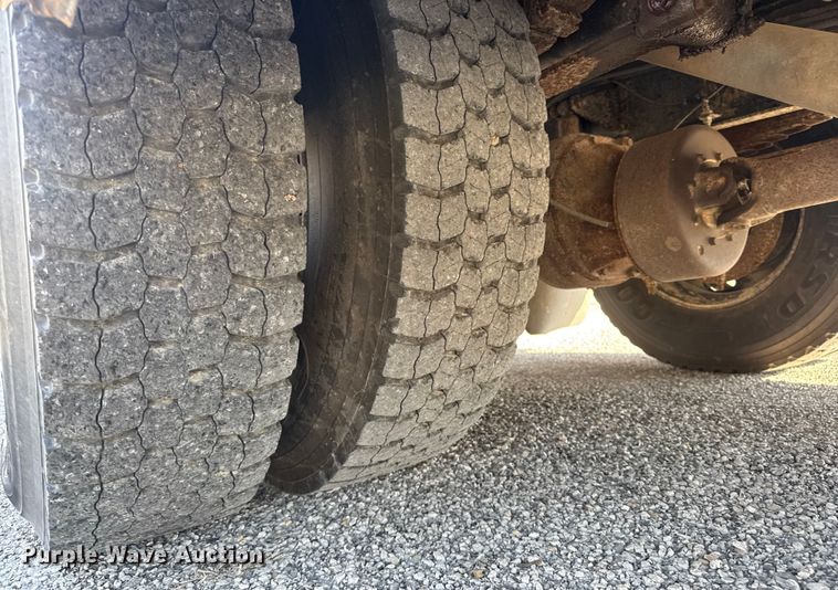 image for item ET1545 2009 Thomas Saf-T-Liner C2 school bus