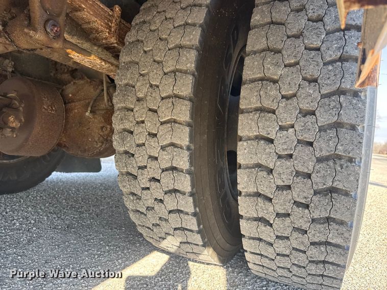 image for item ET1545 2009 Thomas Saf-T-Liner C2 school bus