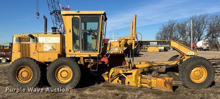 image for item ET1558 1995 Caterpillar 120H motor grader