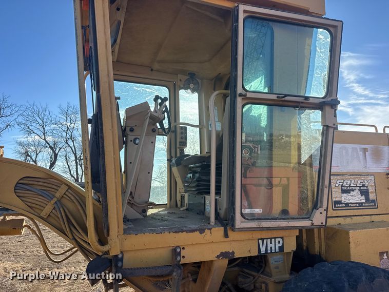 image for item ET1558 1995 Caterpillar 120H motor grader