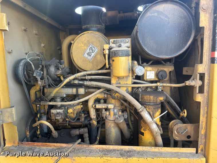 image for item ET1558 1995 Caterpillar 120H motor grader