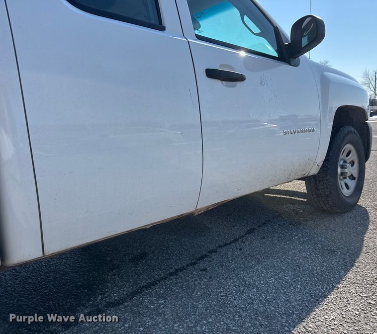 image for item ET4433 2012 Chevrolet Silverado 1500 Ext. Cab pickup truck