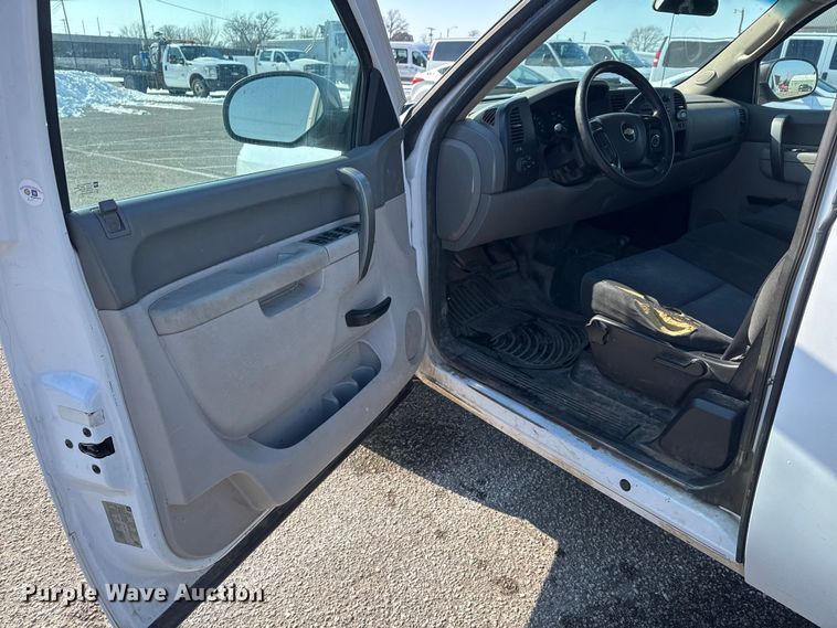 image for item ET4433 2012 Chevrolet Silverado 1500 Ext. Cab pickup truck