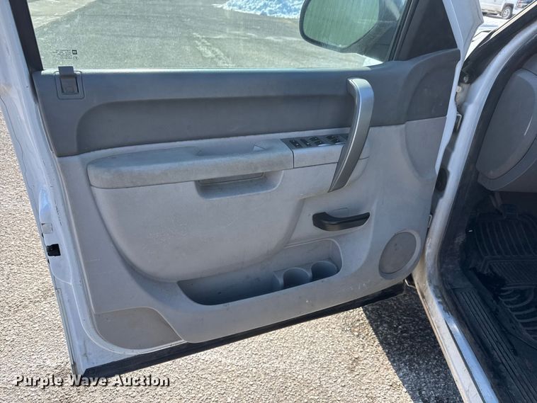 image for item ET4433 2012 Chevrolet Silverado 1500 Ext. Cab pickup truck