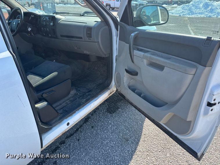 image for item ET4433 2012 Chevrolet Silverado 1500 Ext. Cab pickup truck