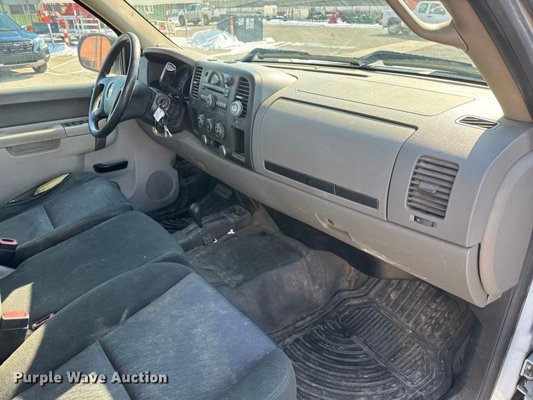 image for item ET4433 2012 Chevrolet Silverado 1500 Ext. Cab pickup truck