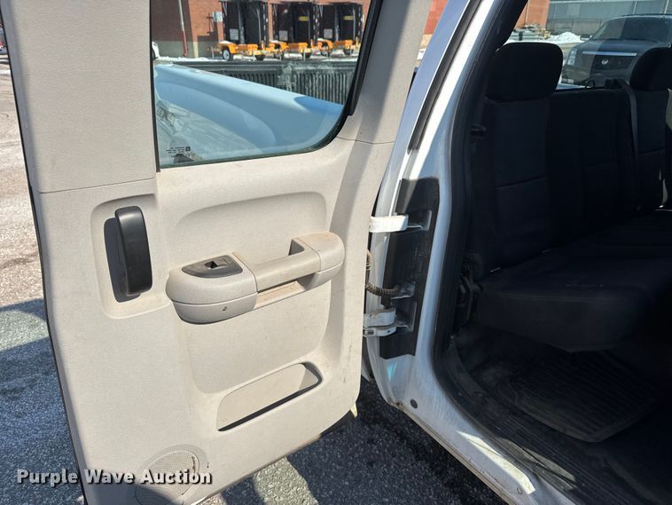 image for item ET4433 2012 Chevrolet Silverado 1500 Ext. Cab pickup truck