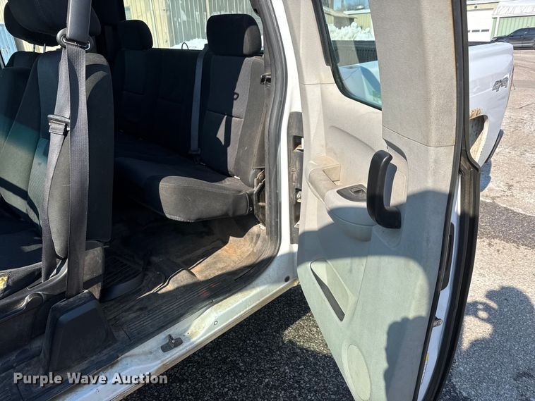 image for item ET4433 2012 Chevrolet Silverado 1500 Ext. Cab pickup truck