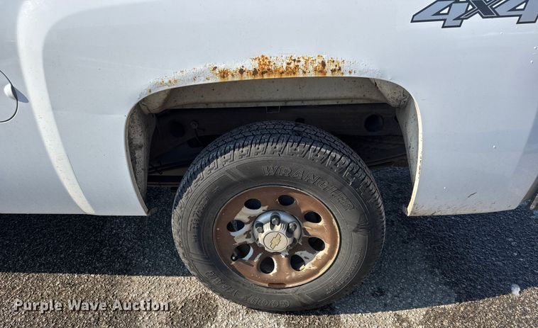 image for item ET4433 2012 Chevrolet Silverado 1500 Ext. Cab pickup truck