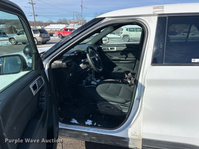 image for item ET6922 2022 Ford Explorer Police Interceptor SUV