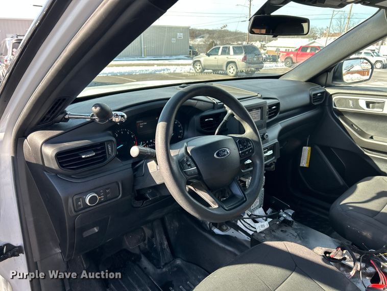 image for item ET6922 2022 Ford Explorer Police Interceptor SUV