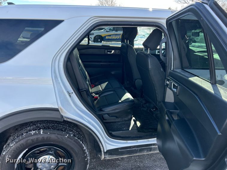 image for item ET6922 2022 Ford Explorer Police Interceptor SUV