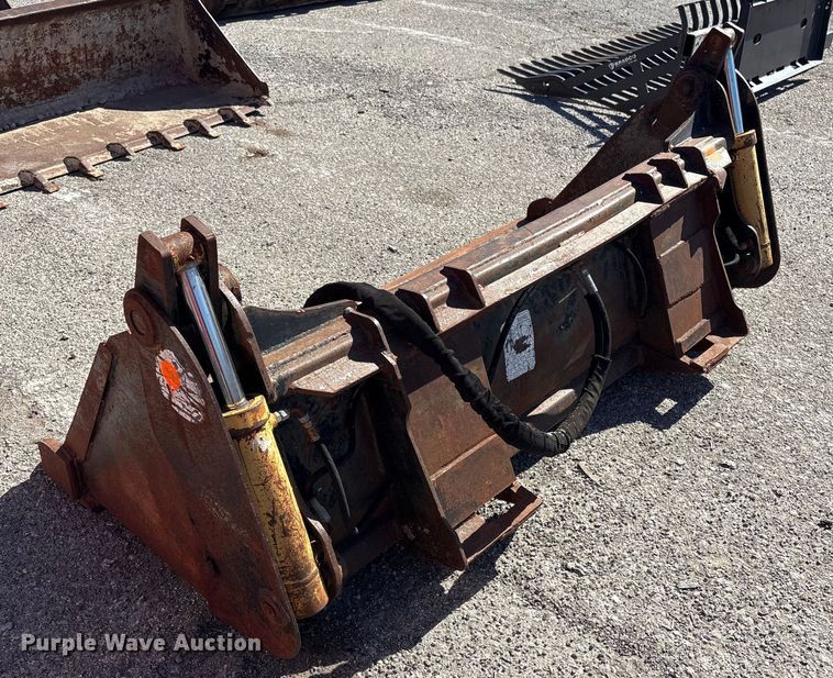 image for item EU4053 Skid steer four-in-one bucket