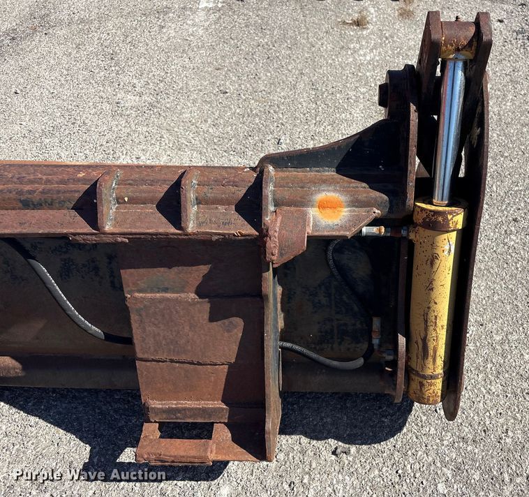 image for item EU4053 Skid steer four-in-one bucket