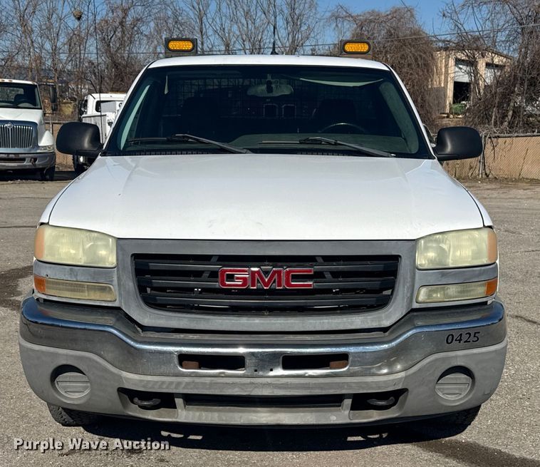 image for item EU4064 2004 GMC Sierra 1500 pickup truck