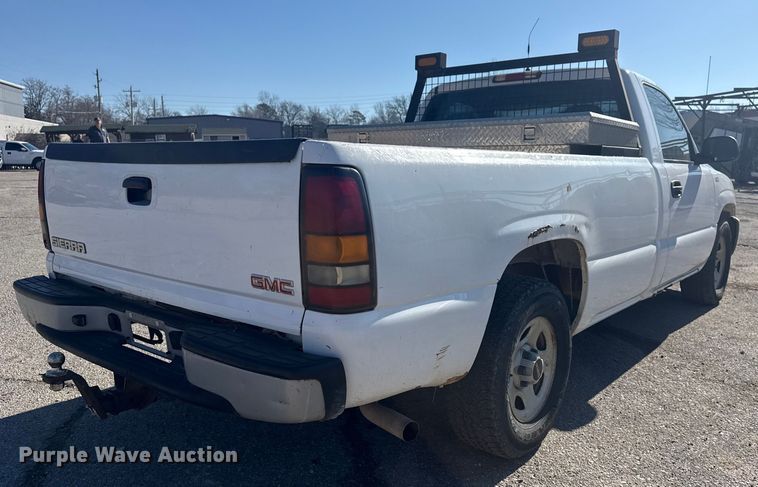 image for item EU4064 2004 GMC Sierra 1500 pickup truck