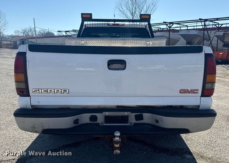 image for item EU4064 2004 GMC Sierra 1500 pickup truck