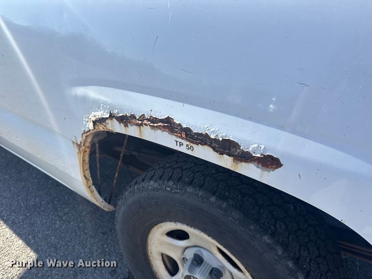 image for item EU4064 2004 GMC Sierra 1500 pickup truck