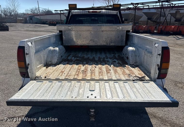 image for item EU4064 2004 GMC Sierra 1500 pickup truck