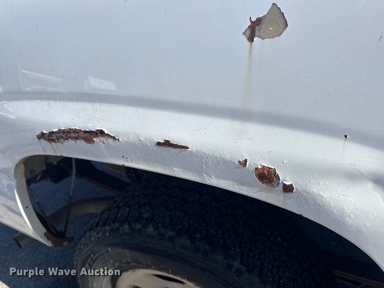 image for item EU4064 2004 GMC Sierra 1500 pickup truck