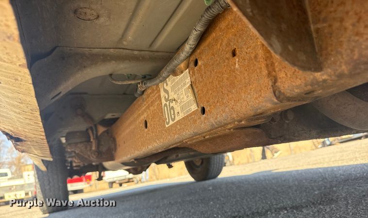 image for item EU4064 2004 GMC Sierra 1500 pickup truck