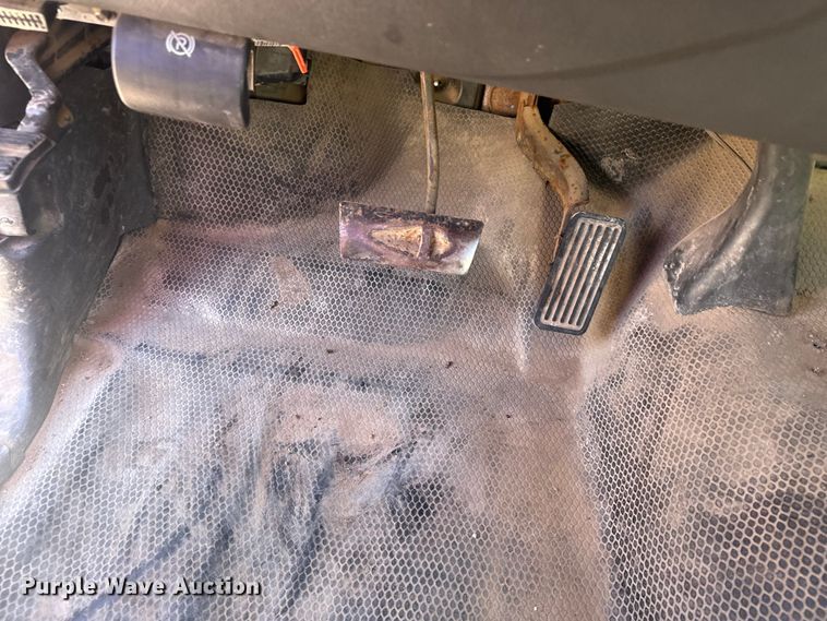 image for item EU4064 2004 GMC Sierra 1500 pickup truck