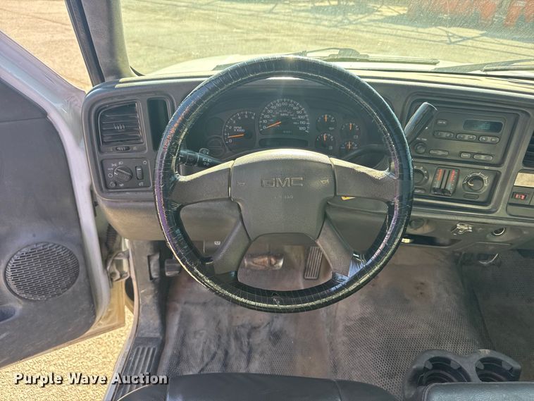 image for item EU4064 2004 GMC Sierra 1500 pickup truck