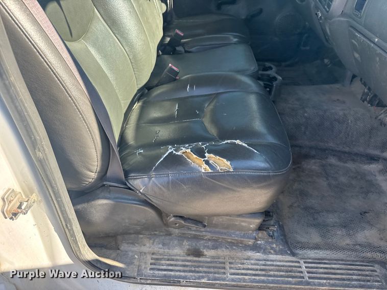 image for item EU4064 2004 GMC Sierra 1500 pickup truck