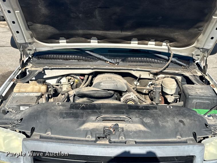 image for item EU4064 2004 GMC Sierra 1500 pickup truck