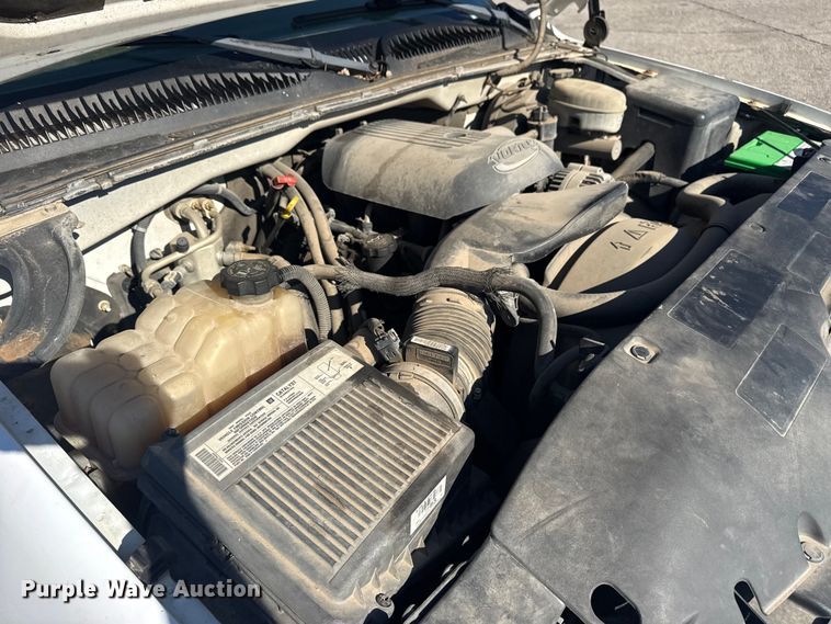 image for item EU4064 2004 GMC Sierra 1500 pickup truck