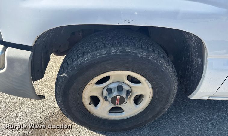 image for item EU4064 2004 GMC Sierra 1500 pickup truck