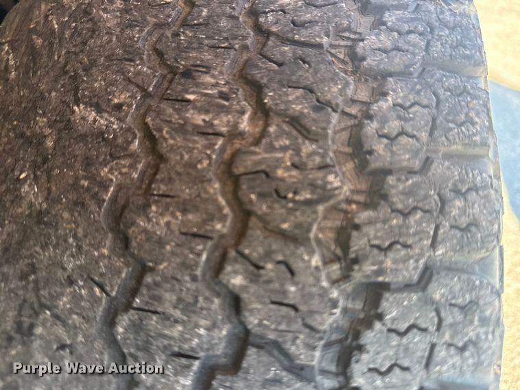 image for item EU4064 2004 GMC Sierra 1500 pickup truck