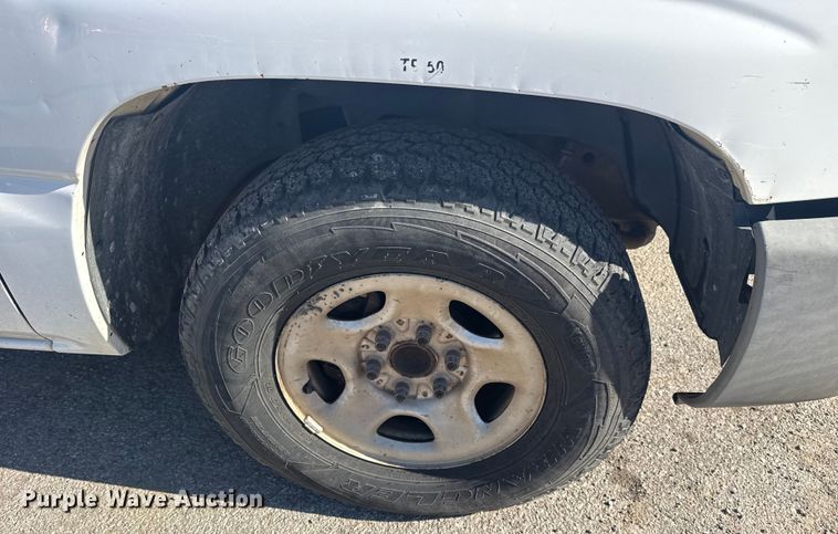 image for item EU4064 2004 GMC Sierra 1500 pickup truck