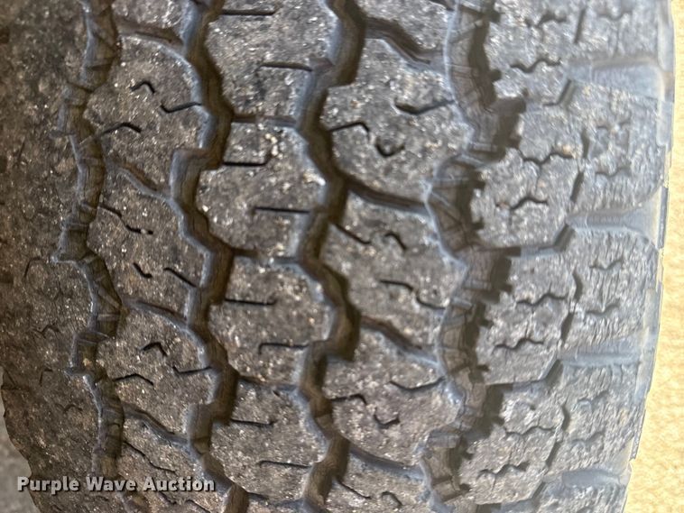 image for item EU4064 2004 GMC Sierra 1500 pickup truck