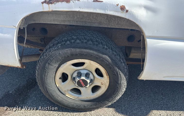 image for item EU4064 2004 GMC Sierra 1500 pickup truck