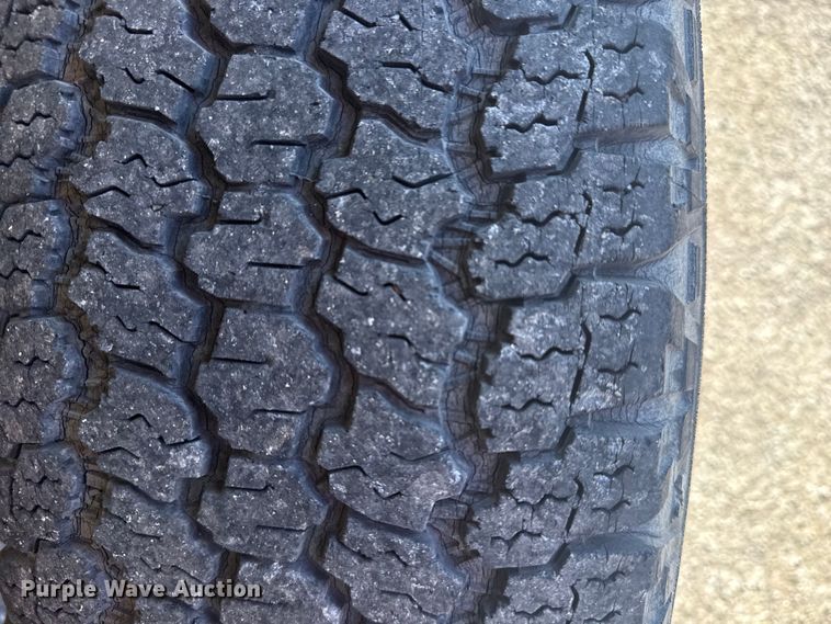 image for item EU4064 2004 GMC Sierra 1500 pickup truck