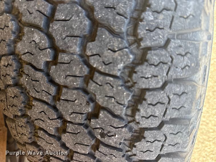 image for item EU4064 2004 GMC Sierra 1500 pickup truck