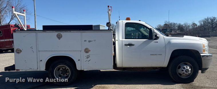 image for item EU4065 2013 Chevrolet Silverado 3500HD utility bed pickup truck