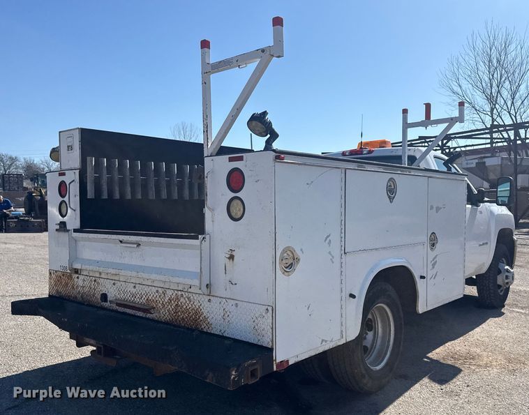 image for item EU4065 2013 Chevrolet Silverado 3500HD utility bed pickup truck