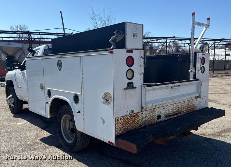 image for item EU4065 2013 Chevrolet Silverado 3500HD utility bed pickup truck