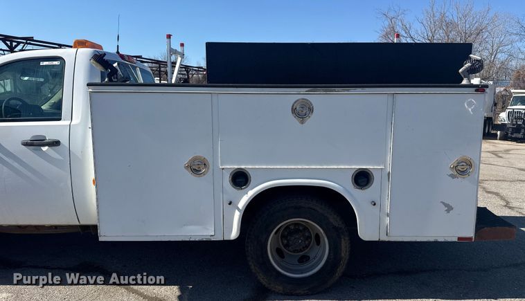 image for item EU4065 2013 Chevrolet Silverado 3500HD utility bed pickup truck
