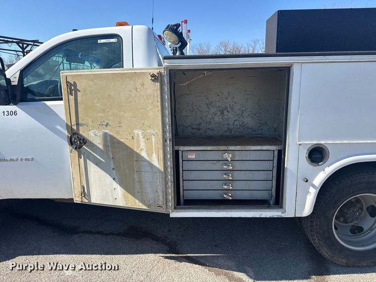 image for item EU4065 2013 Chevrolet Silverado 3500HD utility bed pickup truck