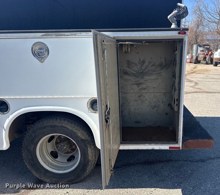 image for item EU4065 2013 Chevrolet Silverado 3500HD utility bed pickup truck